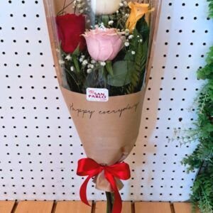 Ramo de 4 rosas en sobre kraft